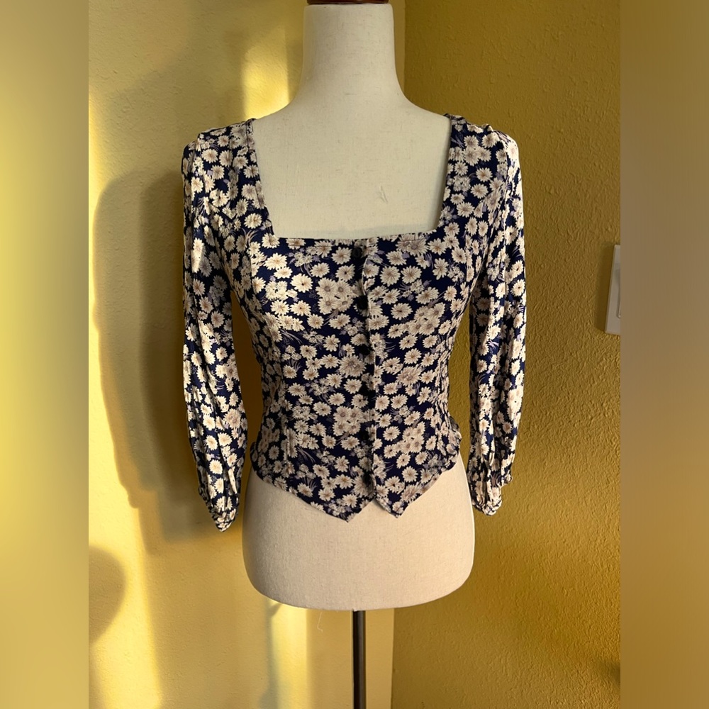 Rollas floral button up blouse in small.